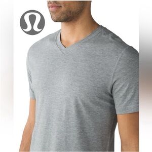 LULULEMON Men's 5 Year Basic V
Neck - Heather LARGE Grey
Short Sleeve